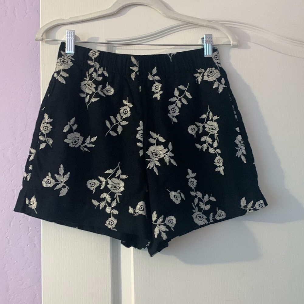 Abercrombie & Fitch Black Floral Women's Shorts